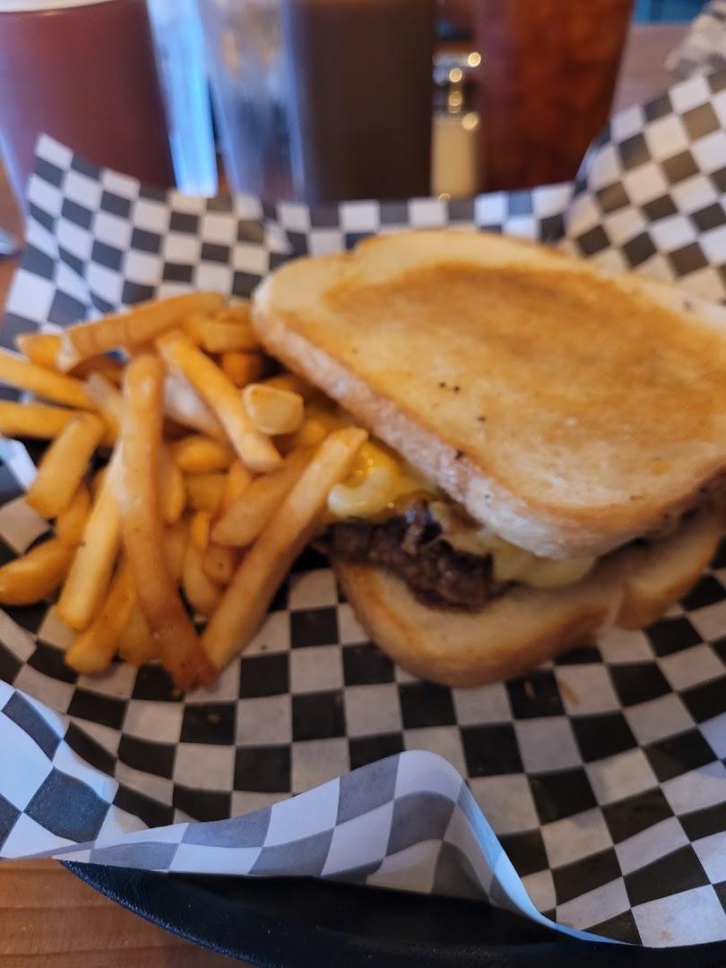 Mad Mac's | Bar and Grill