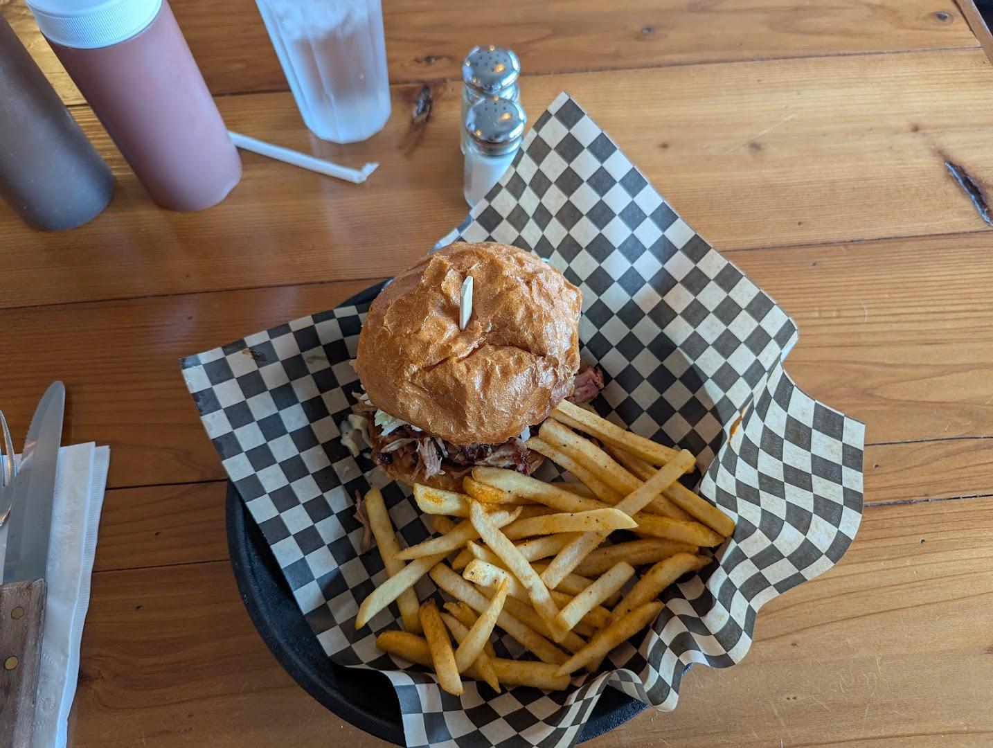 Mad Mac's | Bar and Grill