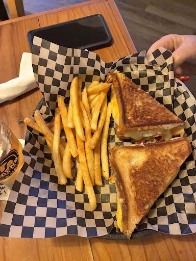 Mad Mac's | Bar and Grill